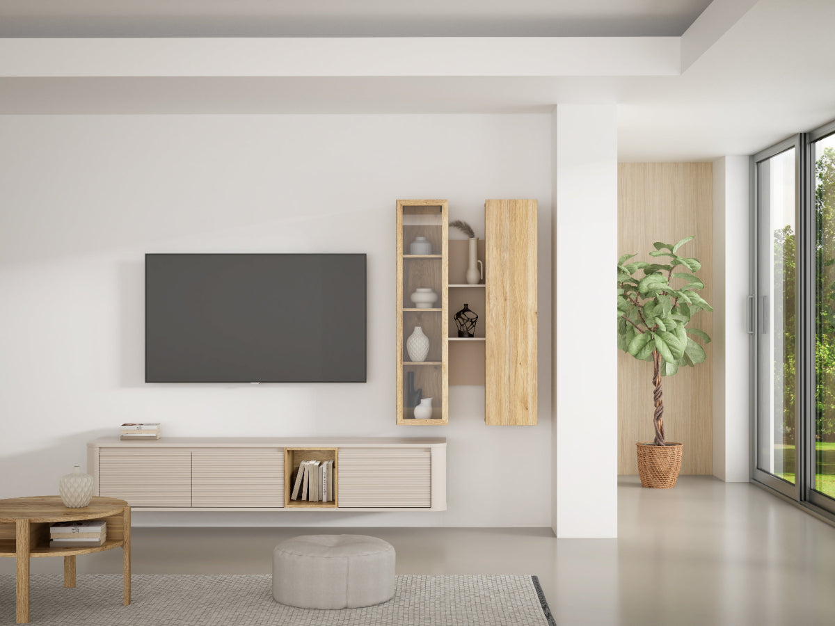 TV staliukas su pakabinamomis vitrininėmis lentynomis Breathtaker šviesiai smėlio ir natūralaus ąžuolo spalvos svetainės interjere