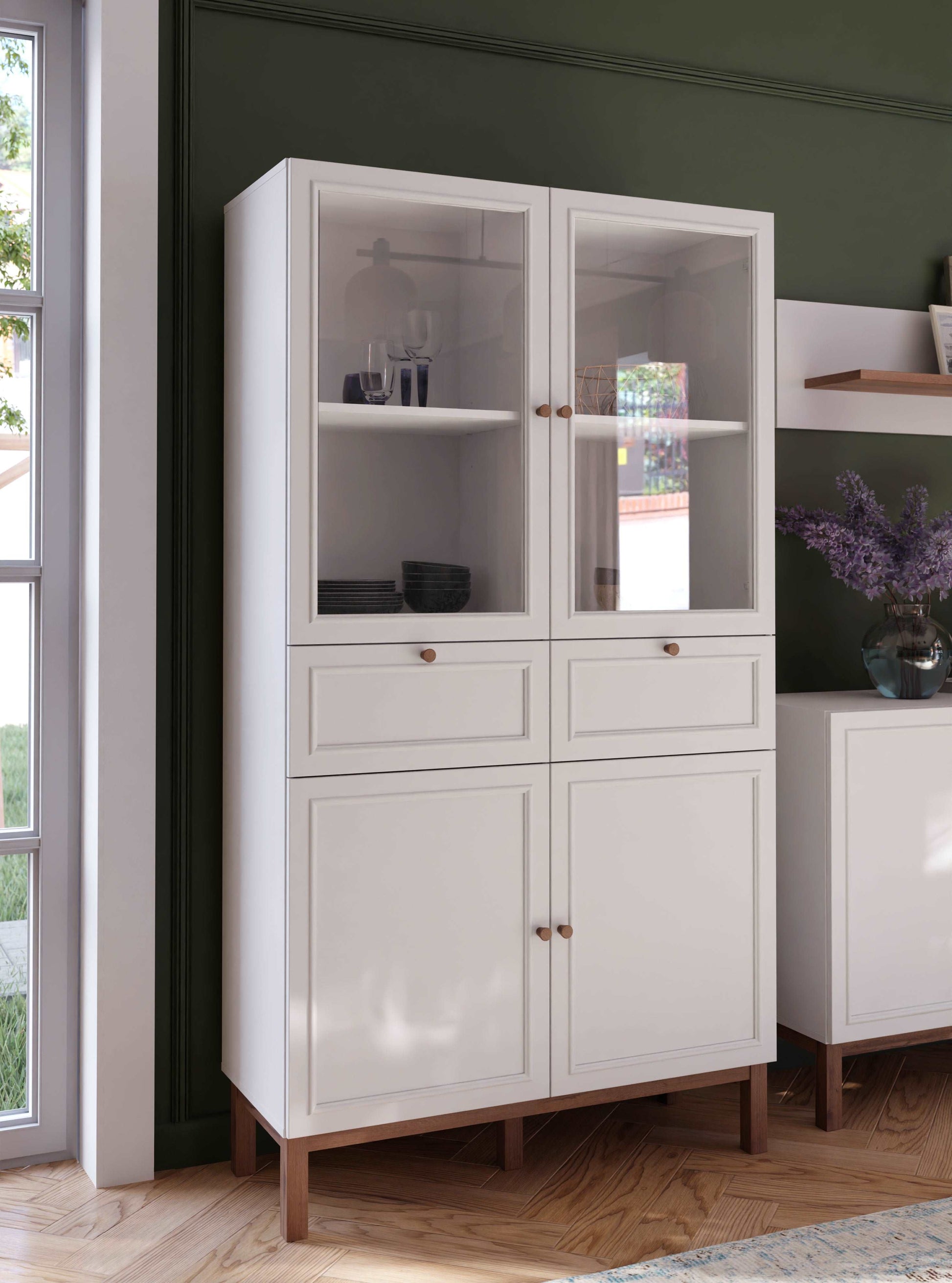 Penkrige indauja su stalčiukais, šviesiomis ir stiklinėmis durelėmis