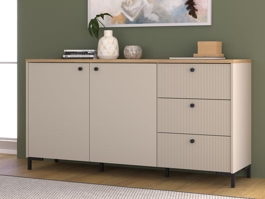Bixbite komoda su trimis stalčiais ir dviem durelėmis, smėlio ir Mauvela ąžuolo spalvos