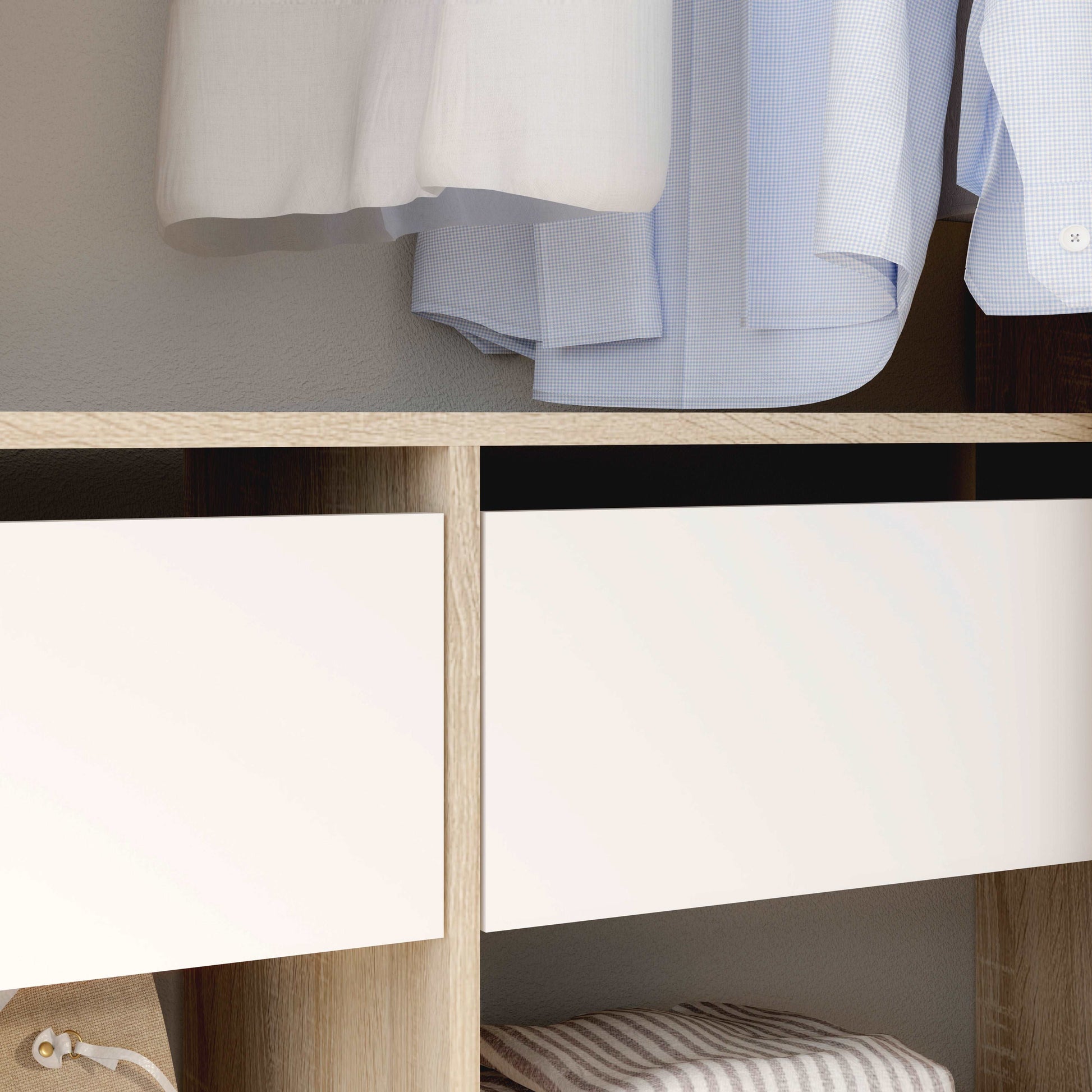 Atvira drabužių spinta