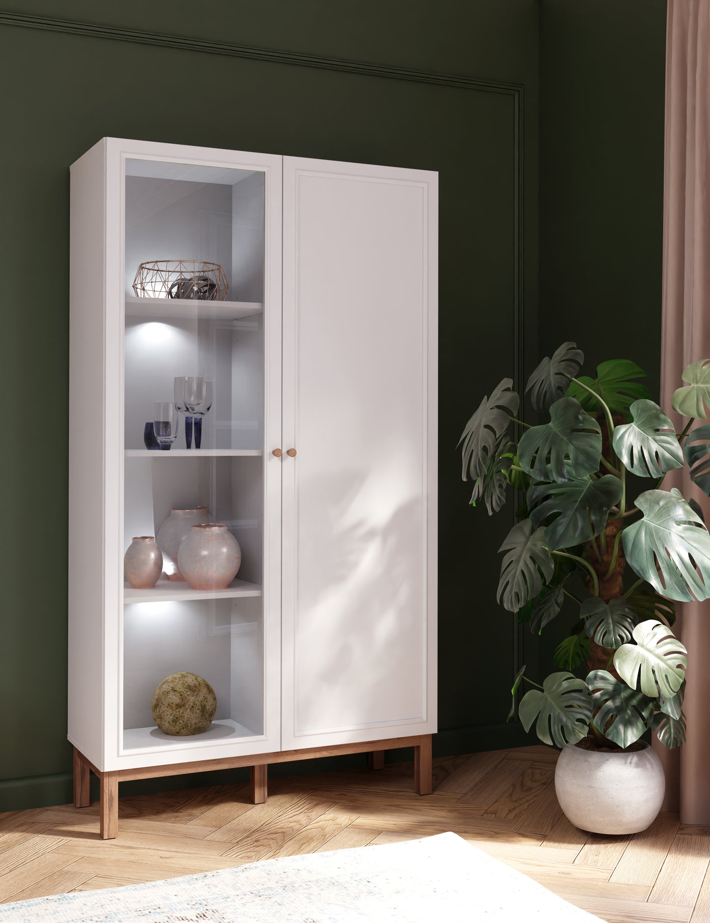 Penkrige indauja su stiklinėmis ir uždaromis durelėmis, bei lentynomis, šviesiai pilka