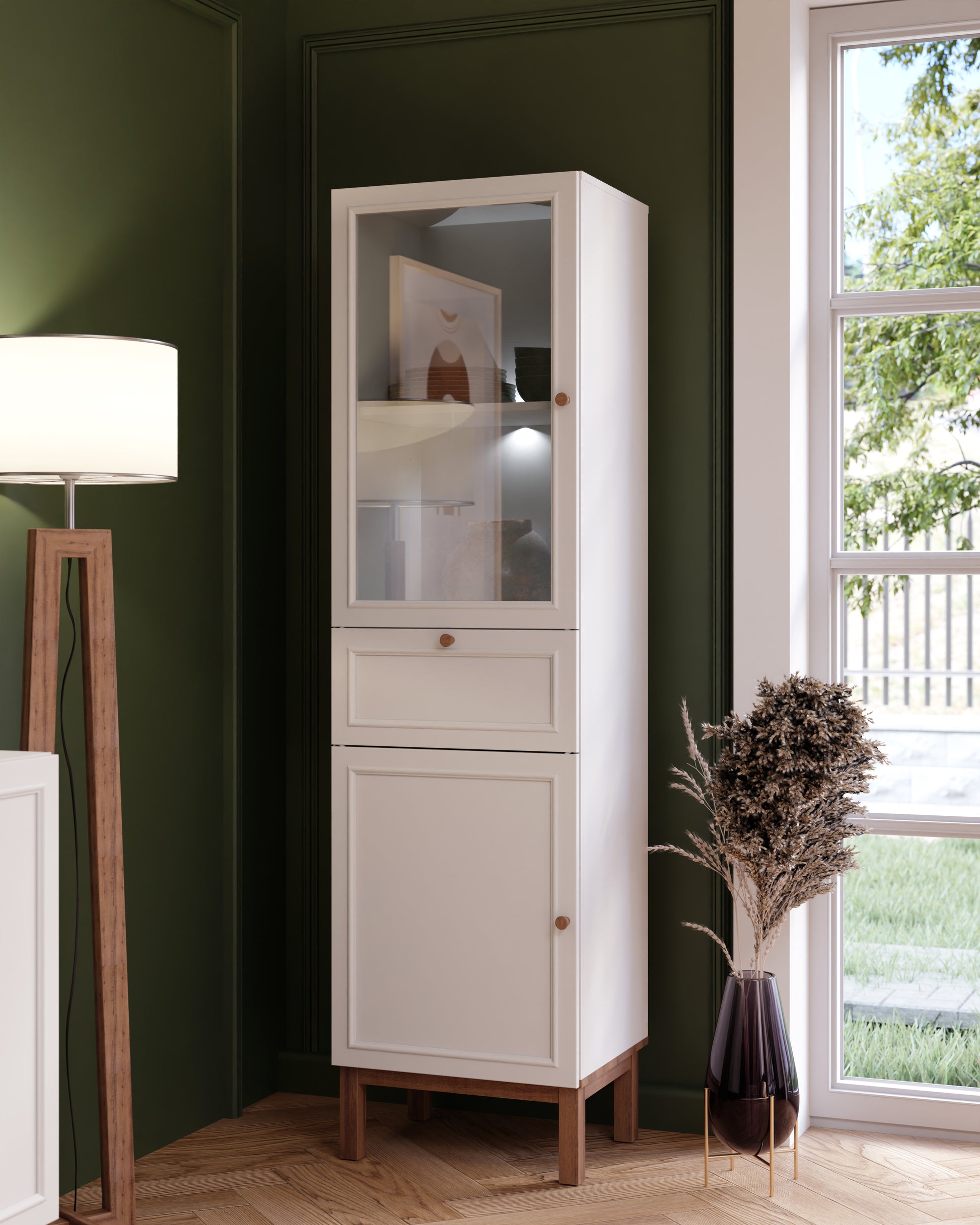 Penkrige vitrina su stalčiuku, šviesiomis ir stiklinėmis durelėmis