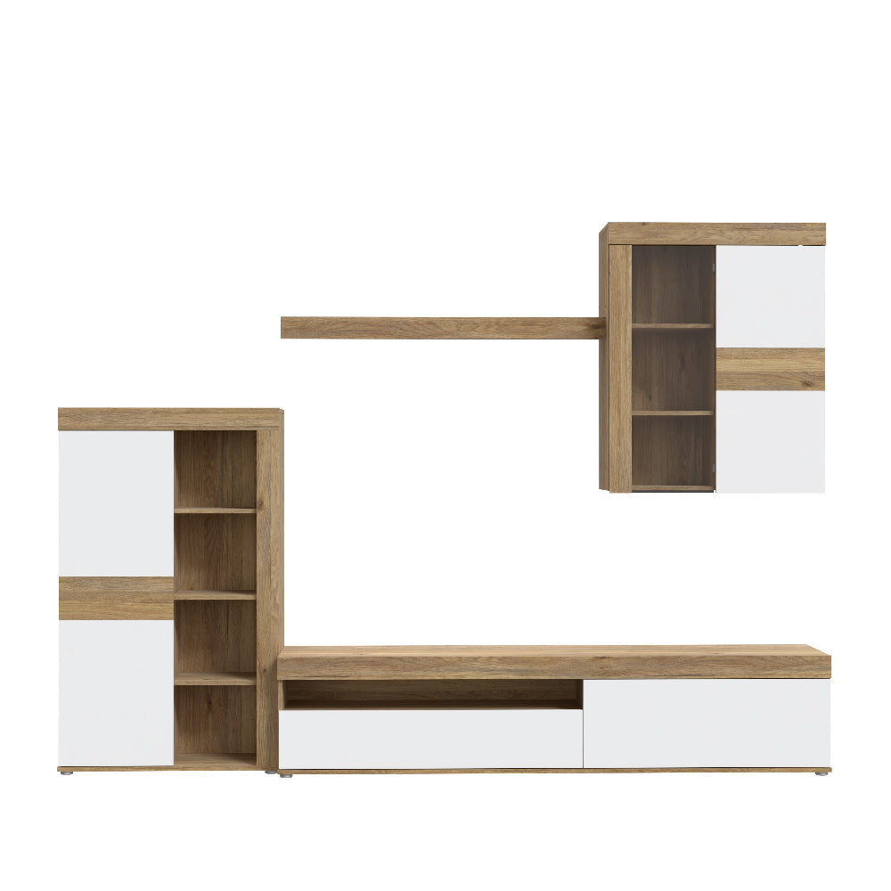 Moderni svetainės sekcija su šviesiai pilkais fasadais, atviromis lentynomis ir natūralaus ąžuolo akcentais