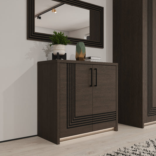 Eufemus komoda svetainėje su tamsaus medžio apdaila