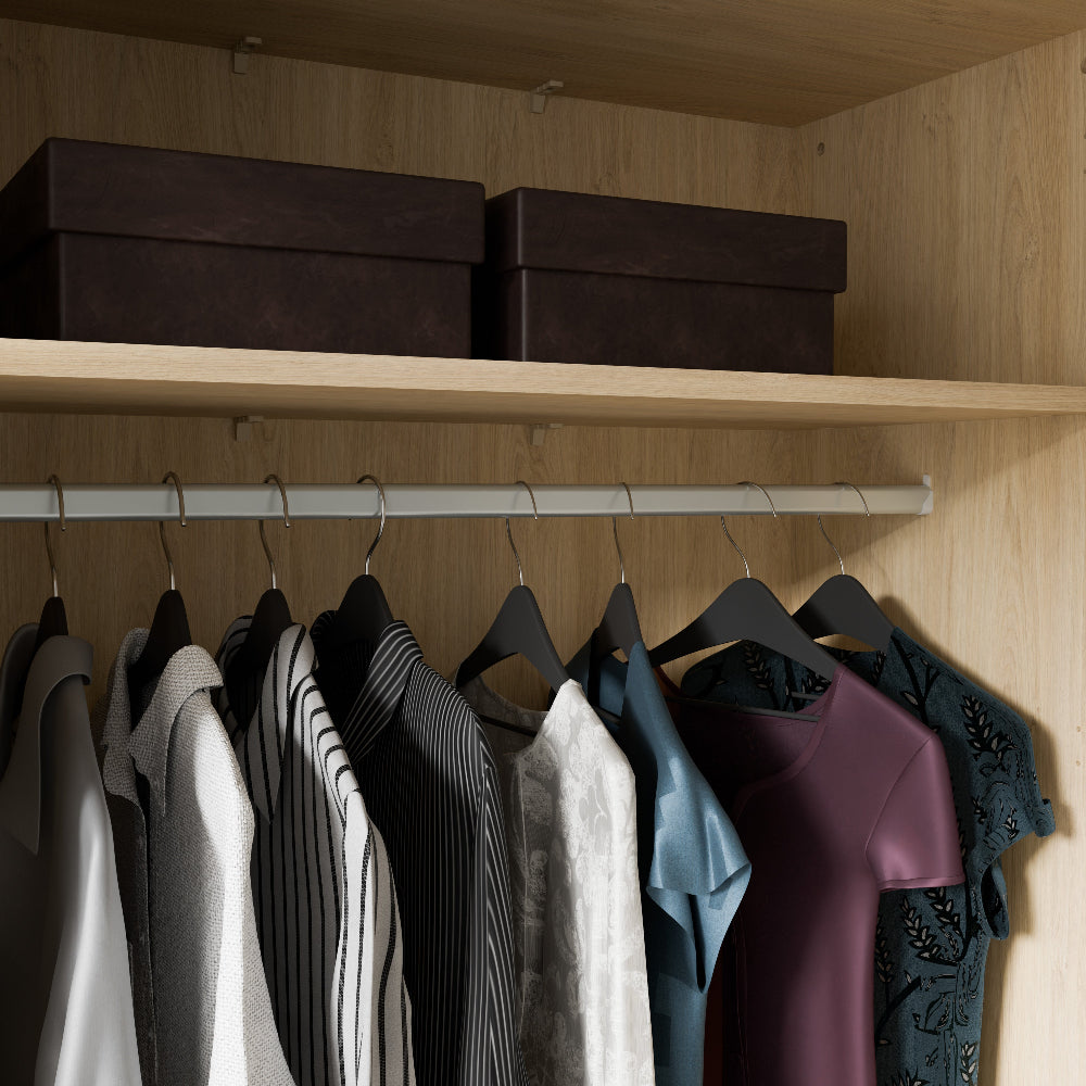 Fortasta spinta turi lentynas, stalčius ir pakabas rūbams