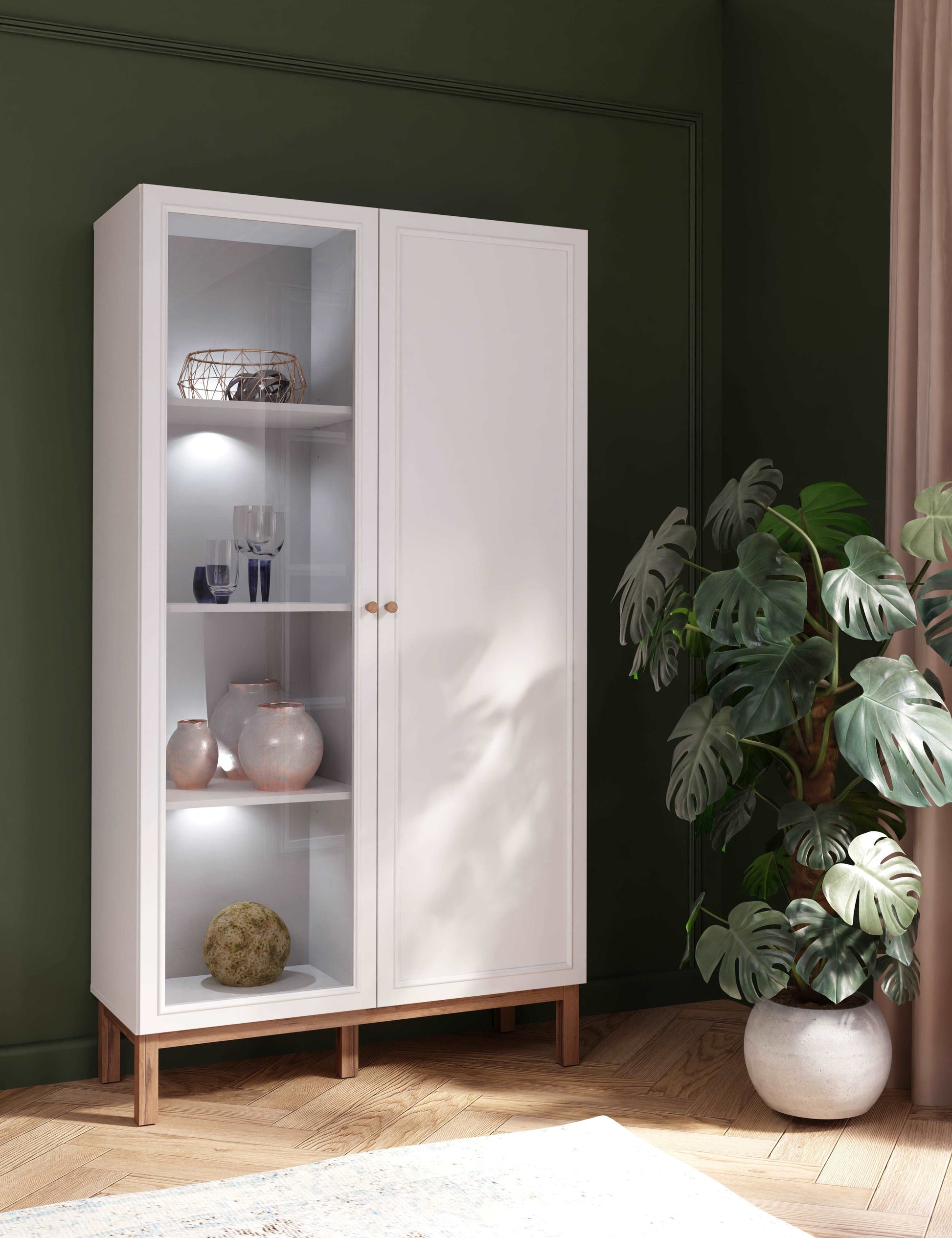 Penkrige indauja su šviesiomis ir stiklinėmis durelėmis