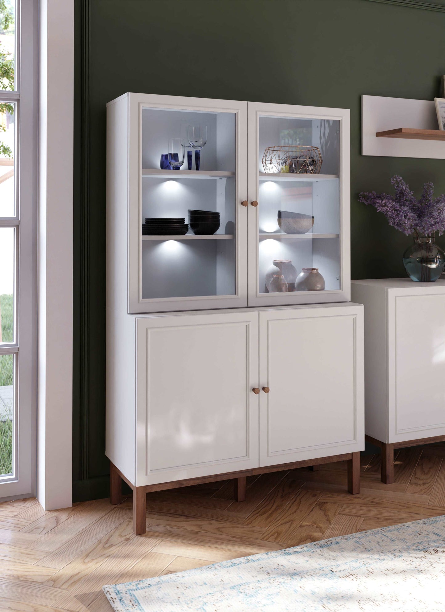 Penkrige indauja su šviesiomis ir stiklinėmis durelėmis