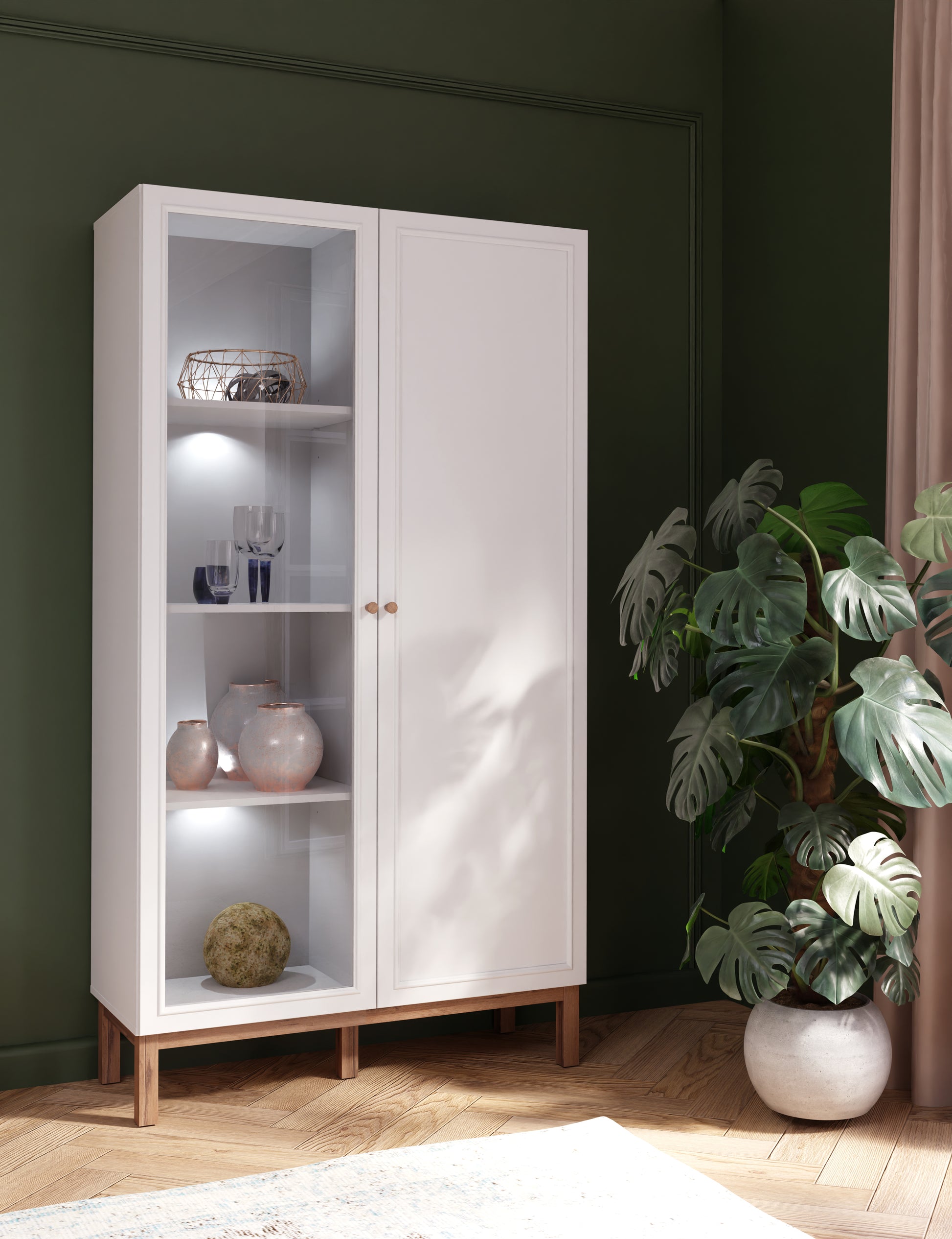 Penkrige indauja su stiklinėmis ir uždaromis durelėmis, bei lentynomis, šviesiai pilka