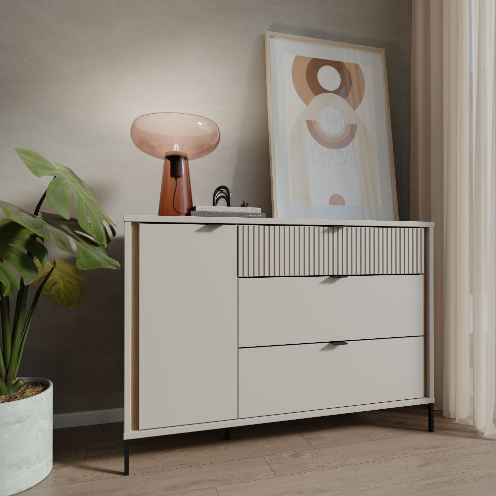 Seravel komoda smėlio spalvos MDF su Mauvella ąžuolo akcentais ir trimis stalčiais