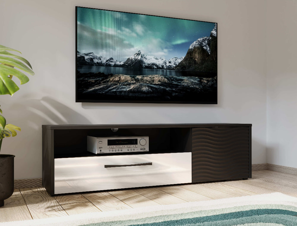 TV staliukas Karlsham