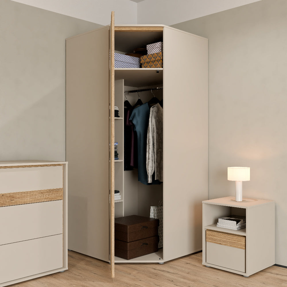 Kampinė spinta Wexlin smėlio spalvos su Mauvella ąžuolo detalėmis