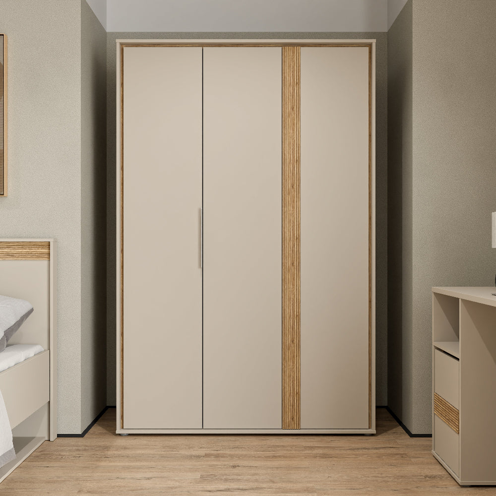 Wexlin spinta smėlio spalvos su Mauvella ąžuolo akcentais – modernus ir talpus miegamojo baldas.